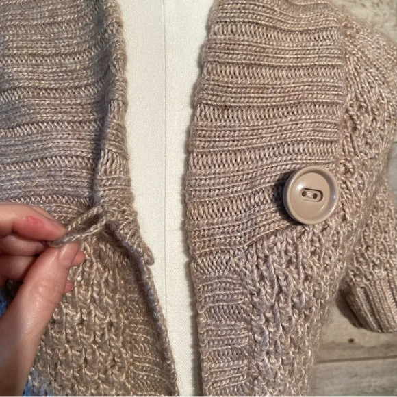 H&M women's beige sweater in size x-small - Picture 3 of 8